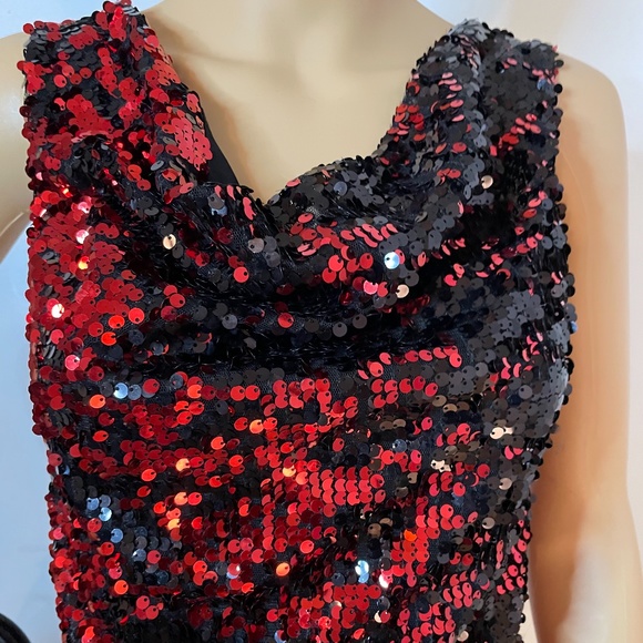 ❌ SOLD! U.SA. Black and red sequin, cowl mini dress - Picture 2 of 8